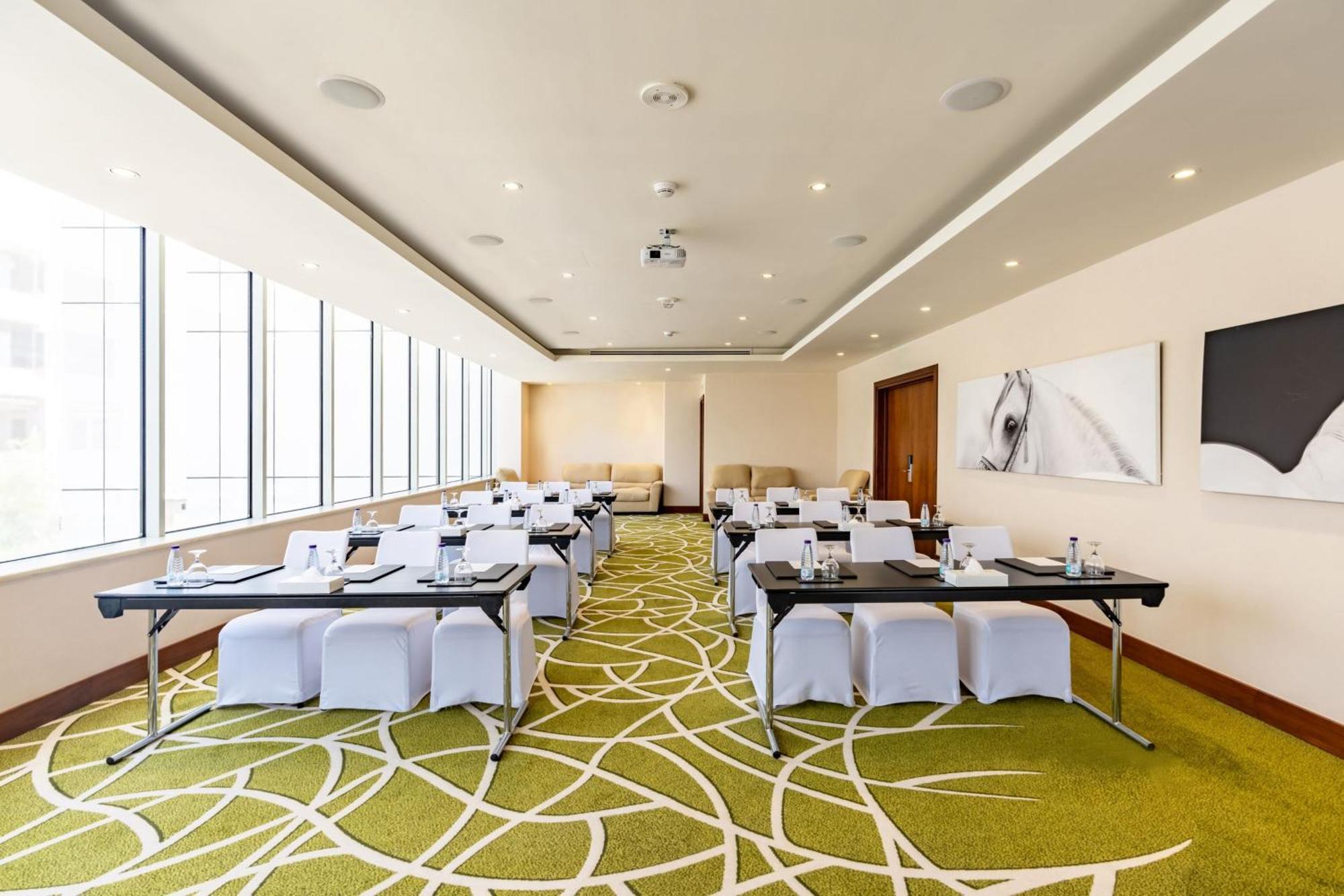 Courtyard By Marriott Riyadh Olaya Экстерьер фото