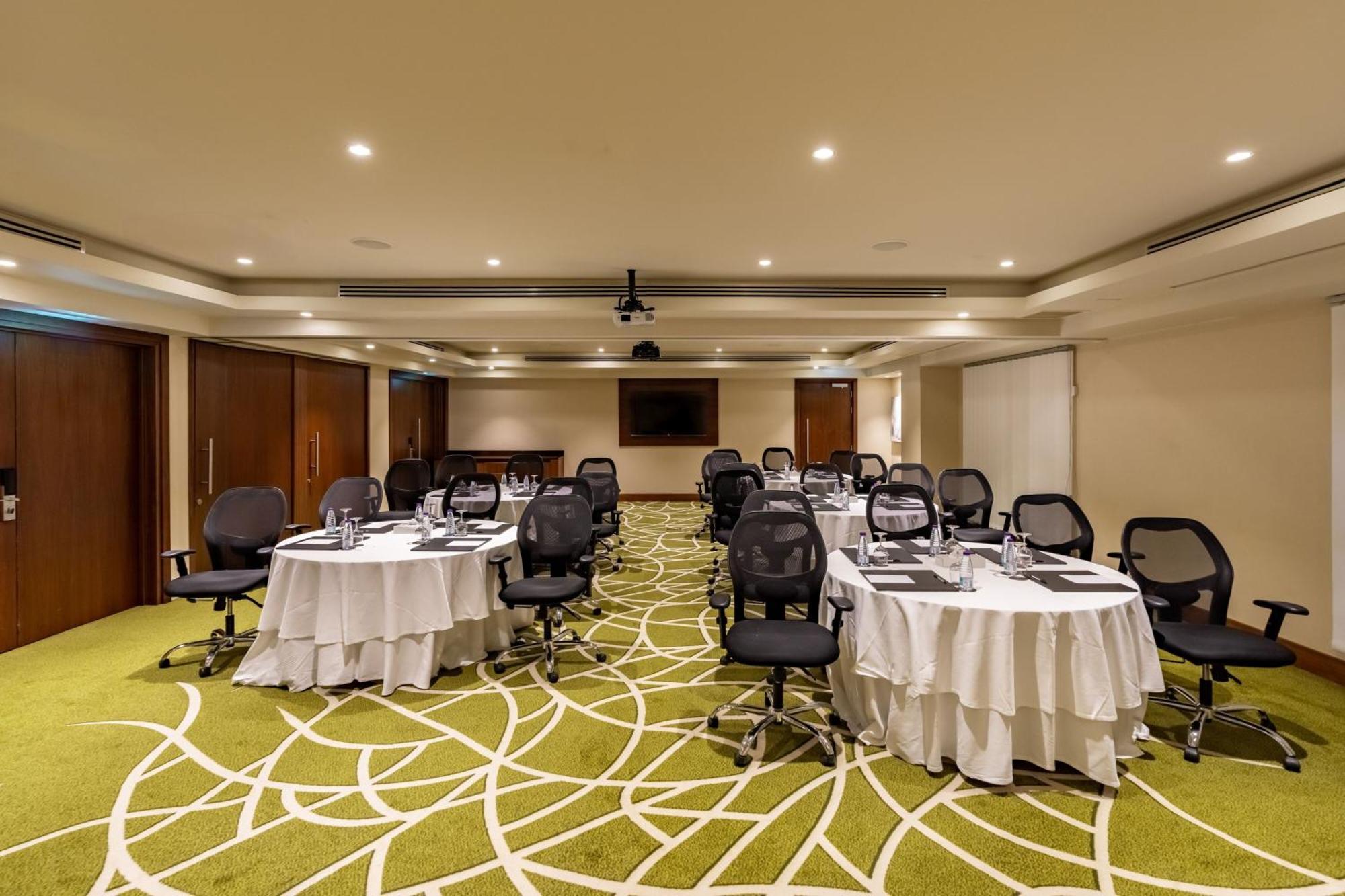 Courtyard By Marriott Riyadh Olaya Экстерьер фото
