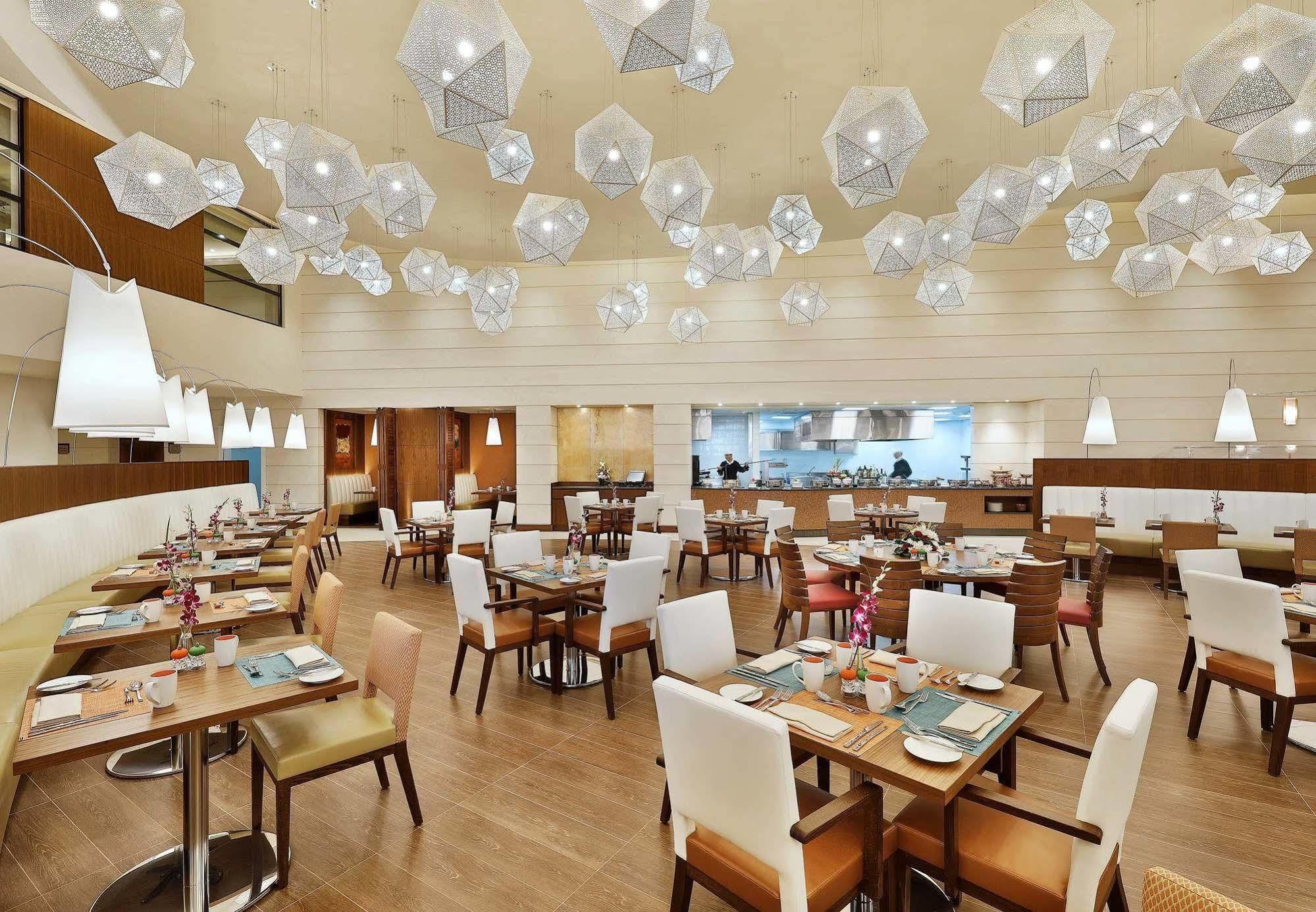Courtyard By Marriott Riyadh Olaya Экстерьер фото