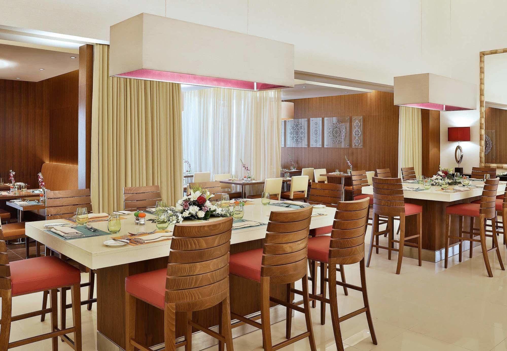 Courtyard By Marriott Riyadh Olaya Экстерьер фото